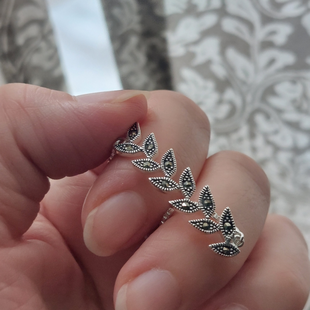 *Donated* Delicate vine bolo bracelet, silver & marcasite